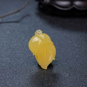 鸡油黄蜜蜡叶子吊坠