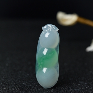 糯冰种飘翠翡翠福豆吊坠