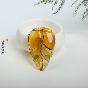 棕珀金枝玉叶吊坠
