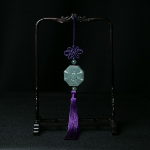 糯种灰绿翡翠八卦车挂