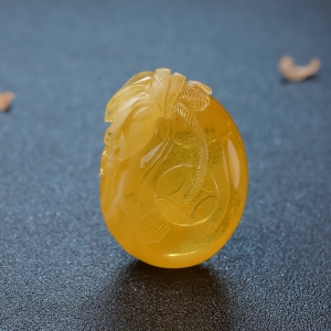 鸡油黄金绞蜜钱袋吊坠