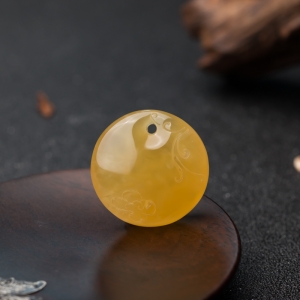 鸡油黄蜜蜡平安扣吊坠