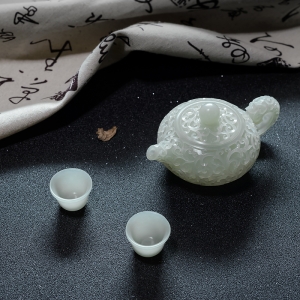 籽料和田白玉雕花茶壶套装（三件）