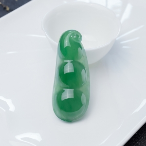 冰种灰绿翡翠福豆吊坠