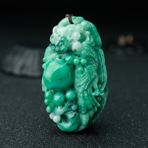 糯种豆绿翡翠硕果累累手把件