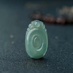 糯冰种晴水翡翠如意吊坠