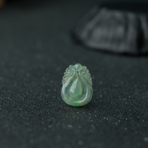 冰种飘翠翡翠吉祥如意吊坠