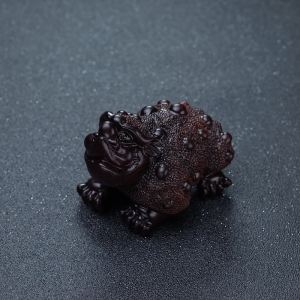 鸡血红小叶紫檀三足金蟾摆件