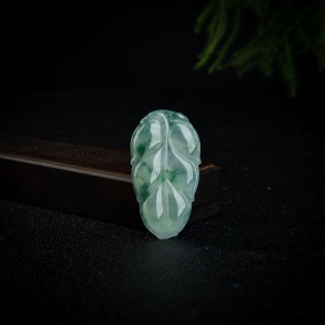 冰种飘花翡翠一叶知秋吊坠