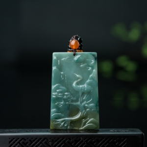 糯种俏色翡翠松鹤延年吊坠