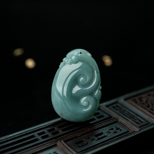 糯种蓝绿翡翠如意吊坠
