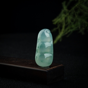 冰种飘花翡翠连中三元吊坠