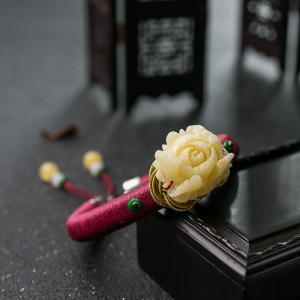 54.5mm浅黄蜜蜡牡丹花手镯