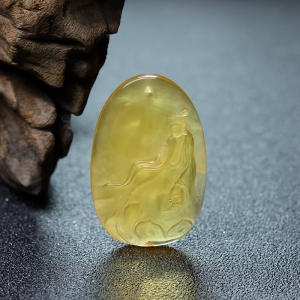 鸡油黄金绞蜜观音吊坠