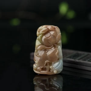 糯种俏色翡翠多子多福吊坠