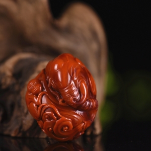 柿子红南红封侯拜相吊坠