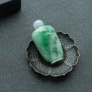 糯种翡翠赫赫有名鼻烟壶摆件