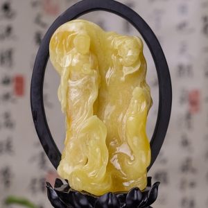 带皮鸡油黄蜜蜡悟道摆件