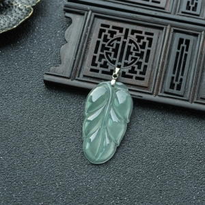 银镶糯冰种浅绿翡翠金枝玉叶吊坠