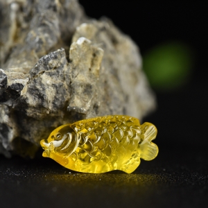 金珀金龙鱼吊坠