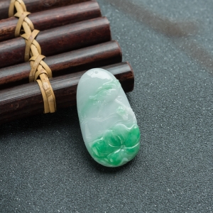 糯种飘翠翡翠一路连科吊坠
