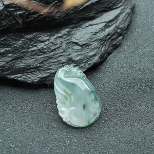 糯冰种飘花翡翠福瓜吊坠