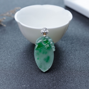 18K糯冰种飘翠翡翠福瓜吊坠