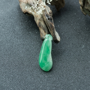 糯冰种飘翠翡翠福瓜吊坠