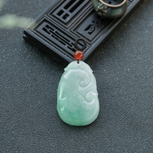 糯冰种飘翠翡翠如意吊坠