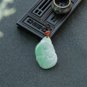 糯冰种飘翠翡翠如意吊坠