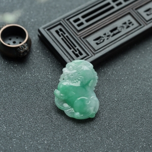 糯冰种飘翠翡翠貔貅吊坠