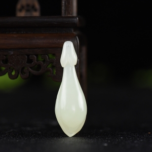籽料和田白玉玉兰花吊坠