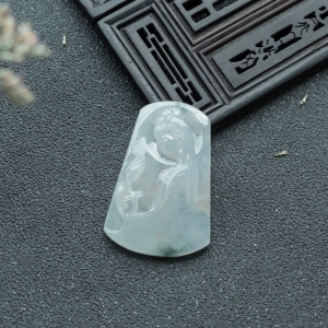 糯冰种飘花翡翠观音吊坠