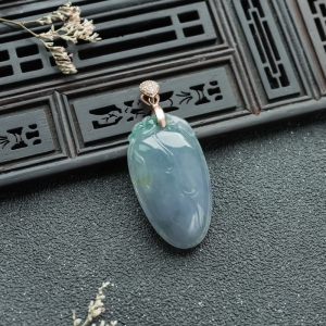 银镶糯种飘花翡翠福瓜吊坠