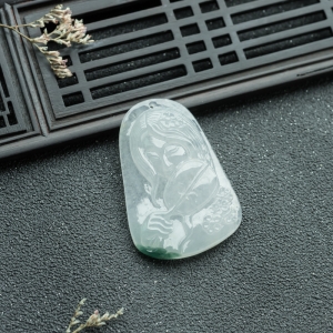 糯冰种翡翠美女吊坠