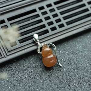 18K糯冰种红翡翡翠福禄吊坠