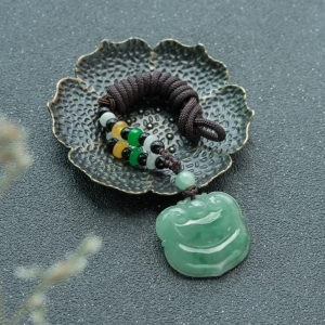 糯冰种飘翠翡翠如意吊坠