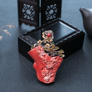 18kMOMO珊瑚松鹤延年吊坠