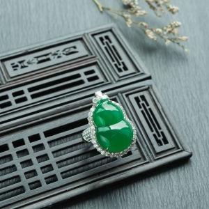 18K糯冰种阳绿翡翠福禄两用款