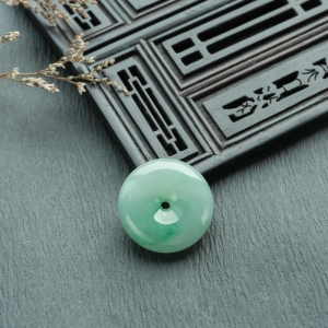 糯种飘翠翡翠平安扣吊坠