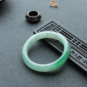 57mm糯冰种飘翠翡翠平安镯