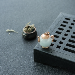 银镶糯种翡翠把把胡吊坠