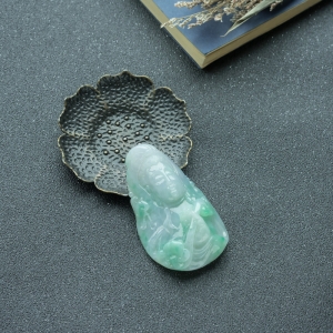 糯种飘翠翡翠观音吊坠