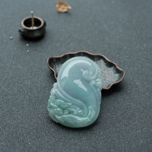糯种飘花翡翠龙吊坠