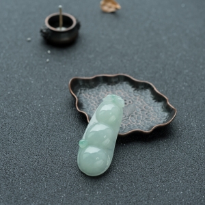糯冰种飘翠翡翠福豆吊坠