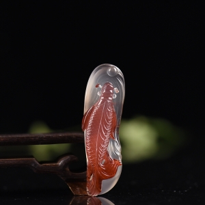 俏色南红年年有余吊坠