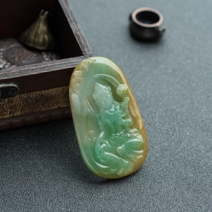 糯冰种黄加绿翡翠度母吊坠