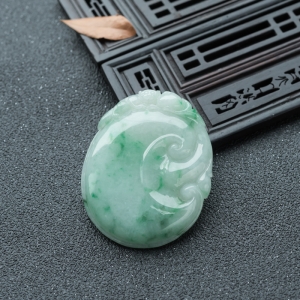糯种飘翠翡翠如意吊坠