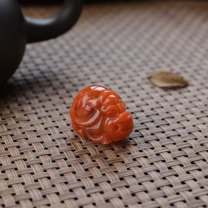 柿子红南红玄武吊坠