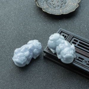 糯种紫罗兰翡翠貔貅吊坠（一对）
